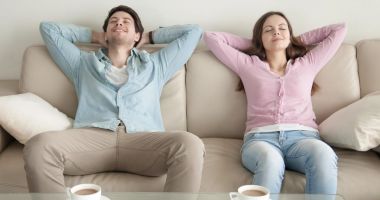 Stire din Sănătate : Persoanele care fac fapte bune au o stare mintală mai relaxată
