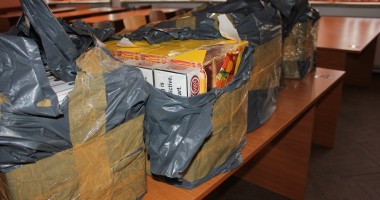 Mii de pachete de țigări, confiscate de la un bișnițar fără permis - 2