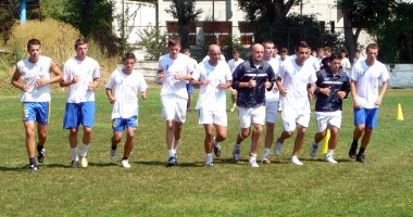 Stire din Sport : Marian Pană ia 25 de jucători  în cantonamentul de la Predeal