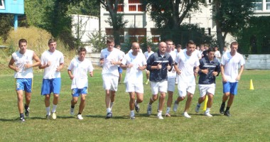 Stire din Sport : Farul a dat la Predeal peste "urși albi"