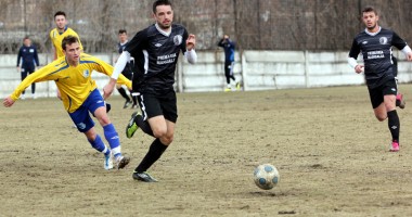 Stire din Sport : FC Farul și Viitorul câștigă fără luptă, Callatis dă lovitura la Bacău