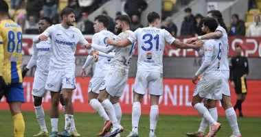Stire din Sport : Victorie mare pentru Farul la Ploiești. Cursa pentru play-off continuă