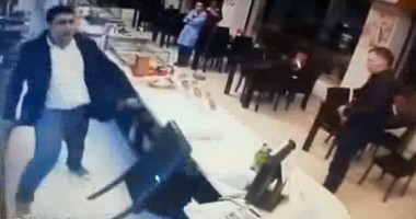 Stire din Eveniment : VIDEO ȘOCANT / Iată care este fast-food-ul din Constanța ai cărui angajați au fost amenințați cu o sabie