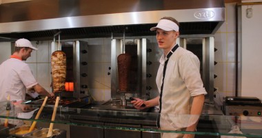 Stire din Eveniment : Ce explicații a dat sirianul care a făcut tărăboi într-un fast-food din Constanța