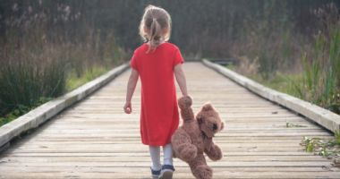 Stire din Social : INCREDIBIL! Somație de plată de la Fisc pe numele unei fetițe de șase ani