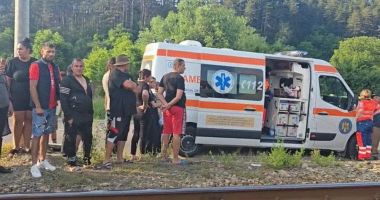 Stire din Eveniment : O fată de 17 ani a fost lovită mortal de tren. Asculta muzică în căști și nu a auzit că se apropie