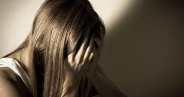 Stire din Eveniment : Bărbat de 54 de ani, reţinut pentru că a violat o fetiţă de 12 ani. Agresorul, un apropiat al familiei