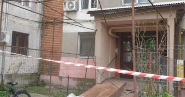 Stire din Eveniment : Gest extrem după o ceartă cu părinții. Minoră de 13 ani s-a aruncat de la etajul 4 din blocul în care locuia