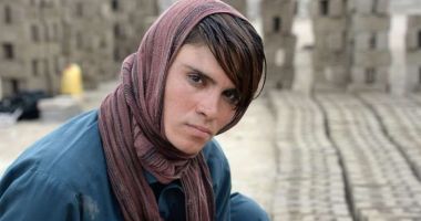 Povestea emoționantă a fetei din Afganistan forțate de părinți să ducă o viață de băiat