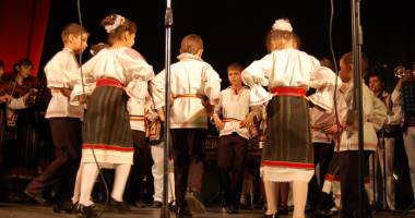 Stire din Cultură-Educație : Copiii din Cernavodă, în preselecțiile festivalului  "Mlădițe dobrogene"
