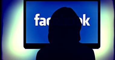 Stire din Tehnologie : Datele private / O plângere împotriva Facebook, considerată admisibilă