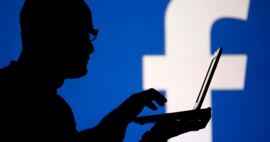 Un primar a angajat detectivi pentru a afla cine scrie pe Facebook că plouă în Sala Polivalentă - 1