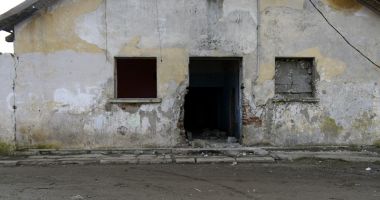 Consilierii din Mangalia au aprobat demolarea unei clădiri. Cine locuia în ea - 2