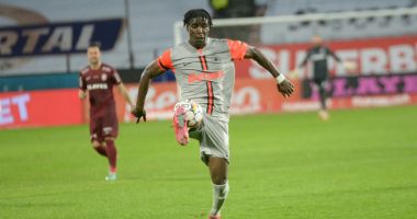 Stire din Sport : UTA a renunţat la transferul lui Ovidiu Perianu. Jordan Gele este primul pe listă