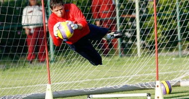 Stire din Sport : FC Viitorul îl lasă pe Cosmin Vâtcă la Rapid