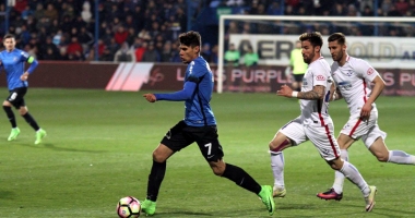 Stire din Sport : FC Viitorul luptă cu Astra pentru un loc în semifinalele Cupei României