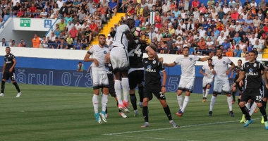 Stire din Sport : FC Viitorul pierde duelul din deplasare, cu CFR Cluj