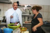 Mâncare veche și stricată și publicitate mincinoasă, oferta pentru turiștii din Costinești