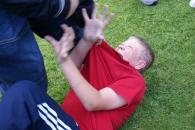 Stire din Eveniment : Un profesor care a bătut un copil de l-a lăsat fără auz, condamnat doar la o… amendă penală!