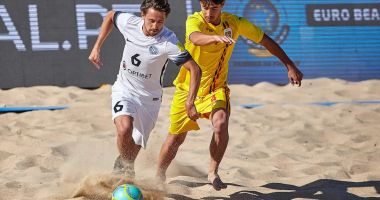 Doi militari din echipa de minifotbal a LMP joacă pentru naționala României la fotbal pe plajă - 3