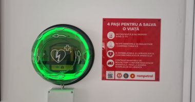 Stire din Eveniment : Cinci defibrilatoare semi-automate au fost montate în spațiile intens circulate din județul Constanța