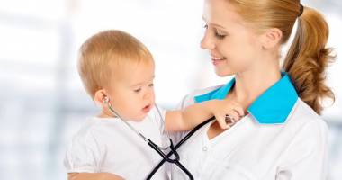 Stire din Sănătate : Copilul are febră! Sunăm medicul sau nu?