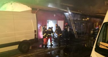 GALERIE FOTO / Supermarket în flăcări, în miez de noapte, la Constanța - 3