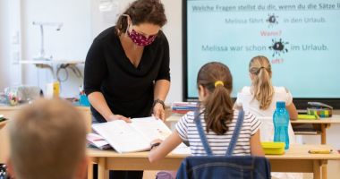 Stire din Cultură-Educație : Număr record de participanți la Olimpiada Națională de limba engleză- etapa locală