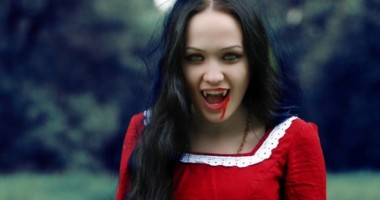 Stire din Cultură-Educație : Istoria vampirilor, prezentată la Universitatea "Ovidius"