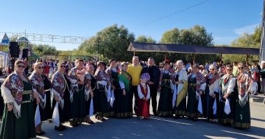 Stire din Social : ‘Ziua Recoltei’ la Ghindărești. Tradiții românești și lipovenești la strânsul roadelor pământului