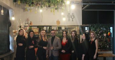 Stire din Social : Femeile cu cancer, consiliate şi înfrumuseţate de o echipă cu suflet