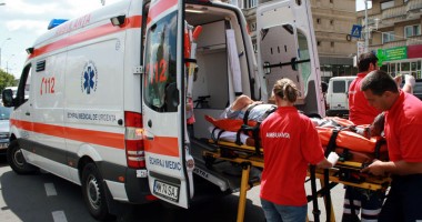 Femeie de 63 de ani, lovită chiar de taxiul pe care îl aștepta