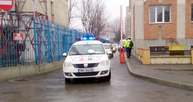 Femeie lovită de o autoutilitară