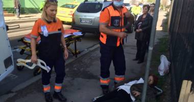 Stire din Eveniment : Femeie lovită pe trecerea de pietoni, pe strada Portiței