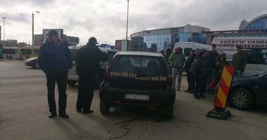 Galerie foto / Femeie spulberată pe trecere, în zona Gării - 5