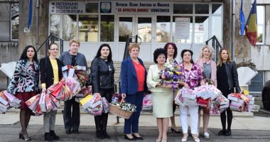 Stire din Politică-Administrație : Femeile din PSD Constanța au oferit daruri tinerelor mame din spital