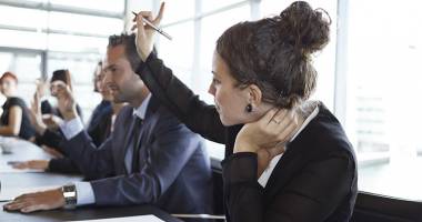 Stire din Social : Salariile femeilor, mult mai mici decât ale bărbaților