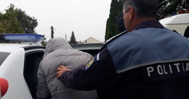 Stire din Eveniment : Și-a înjunghiat soția în gât cu un cuțit chiar în Ajunul Crăciunului