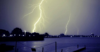 Stire din Eveniment : Fenomene meteo periculoase? Iată ce spun pompierii