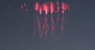 Fenomen fabulos, în premieră, pe cerul României, apărut datorită furtunilor. Ce este „Red sprites” - 3
