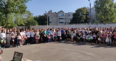 Stire din Cultură-Educație : Elevii Școlii "Ferdinand" învață în clase proaspăt renovate