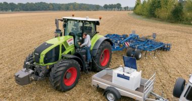 Stire din Economie : Fermierii au cumpărat mai scump maşinile agricole