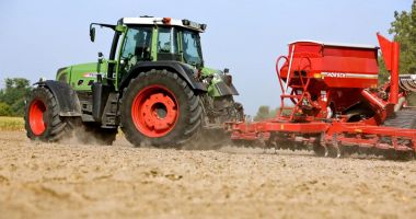 Stire din Economie : Fermierii solicită plata restanţelor la subvenţia pe motorină