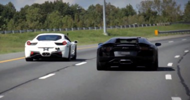 Stire din Sport : Ferarri 458 Italia vs. Lamborghini Aventador | VIDEO