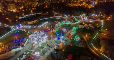 Stire din Social : Festivalul Iernii, în Țara Piticilor. Parcul va fi închis timp de două săptămâni