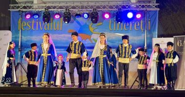 Stire din Cultură-Educație : Comunitatea tătară, reprezentată cu cinste la Festivalul Tinereții de la Mangalia