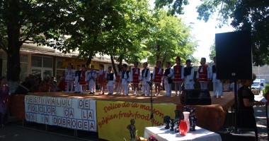 Stire din Cultură-Educație : Trofeul Festivalului "Ca la noi în Dobrogea" a rămas în Medgidia