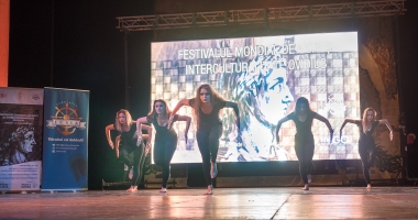 Stire din Cultură-Educație : A fost lansat filmul "Ovidius" - 50 de ani de la înfrățirea orașelor Constanța și Sulmona