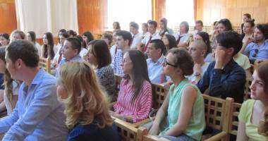 Stire din Cultură-Educație : O nouă ediție  a Festivalului "Aplauz", organizat de Colegiul "Mircea"