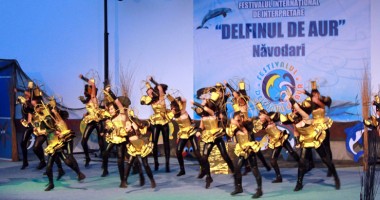 Stire din Cultură-Educație : Începe Festivalul "Delfinul de Aur" de la Năvodari